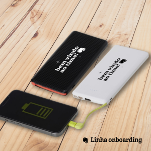 Carregador Power Bank 10.000mAh - Boas Vindas em Plástico Tamanho da Personalização 6x4cm Personalizado com DTF UV colorido Personalização 1 Face acompanha cabo USB 